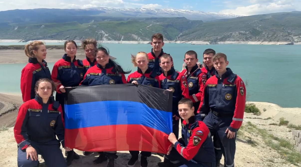 Добровольцы ВСКС познакомились с туристическими достопримечательностями Дагестана после завершения гуманитарной миссии